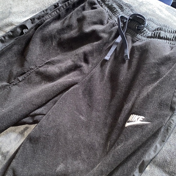 Black NIKE sweatpants - Picture 3 of 3